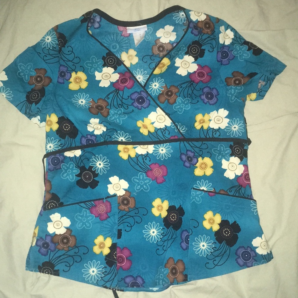 Fun Blue Floral M Scrub Top